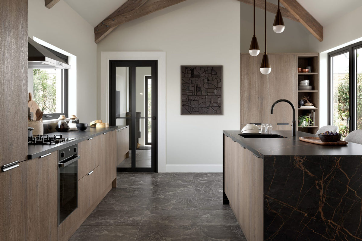 Kitchen with Venice Cremona Oak Cannolo doors
